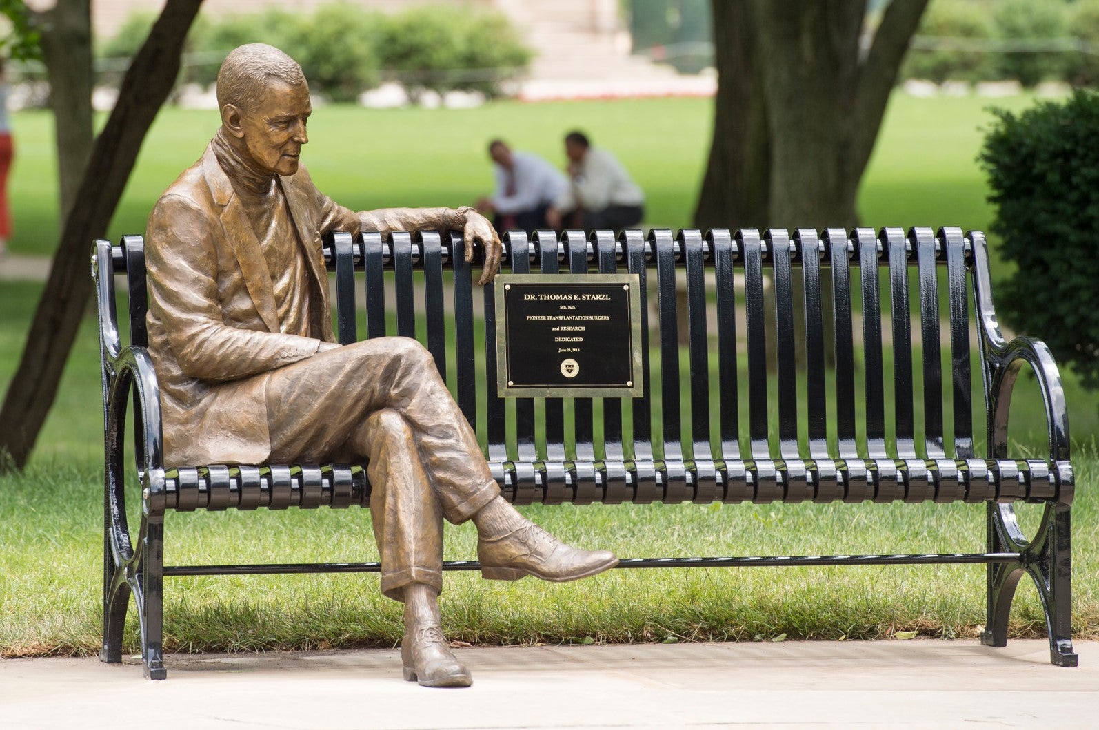 Thomas Starzl Statue